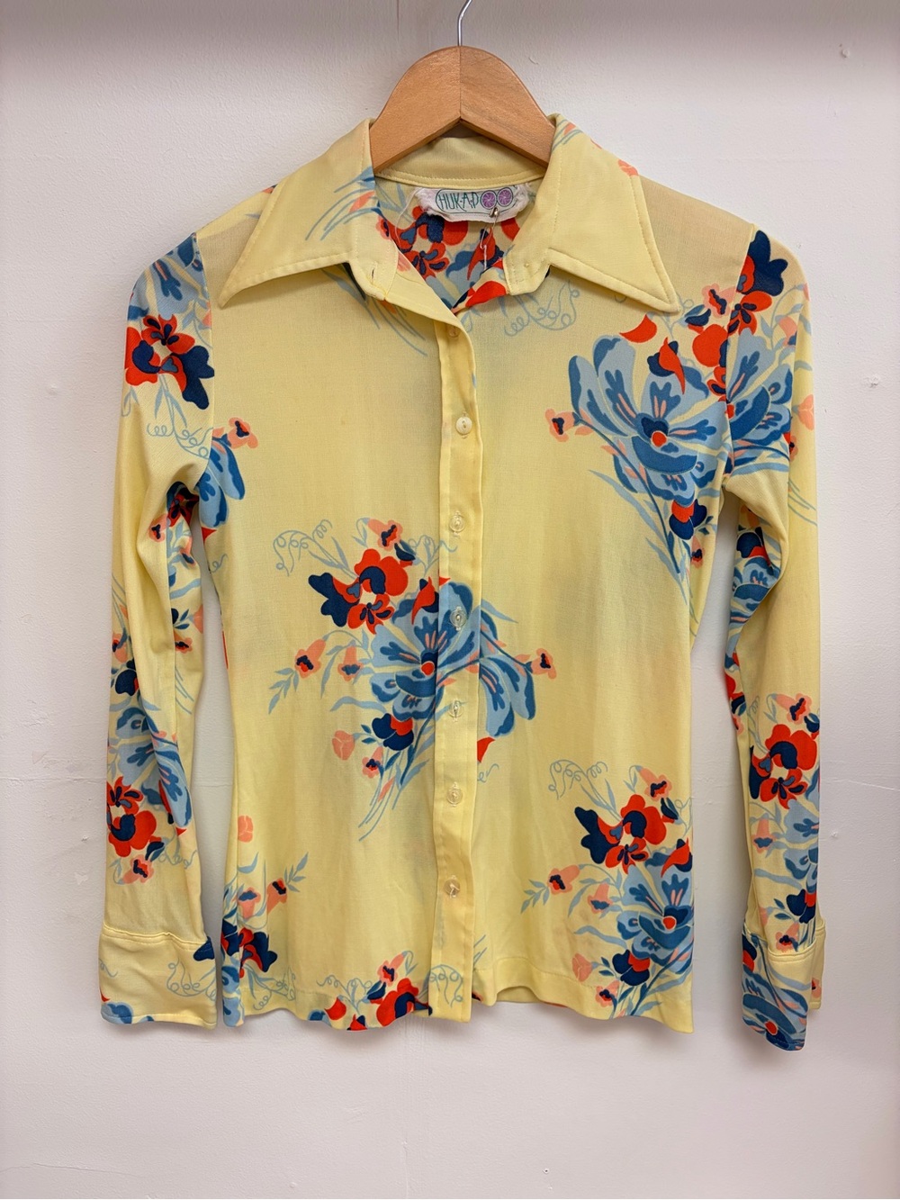 Vintage 1970s Hukapoo butter yellow floral novelty print long sleeve button down